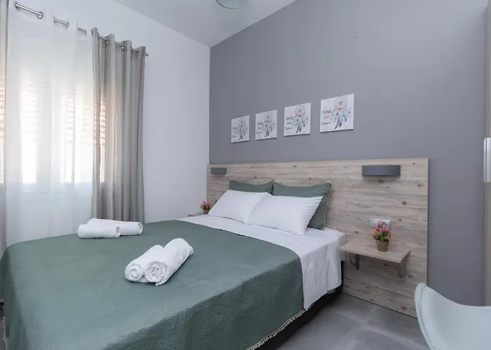 Golden Seaside 2 * Nea Roda